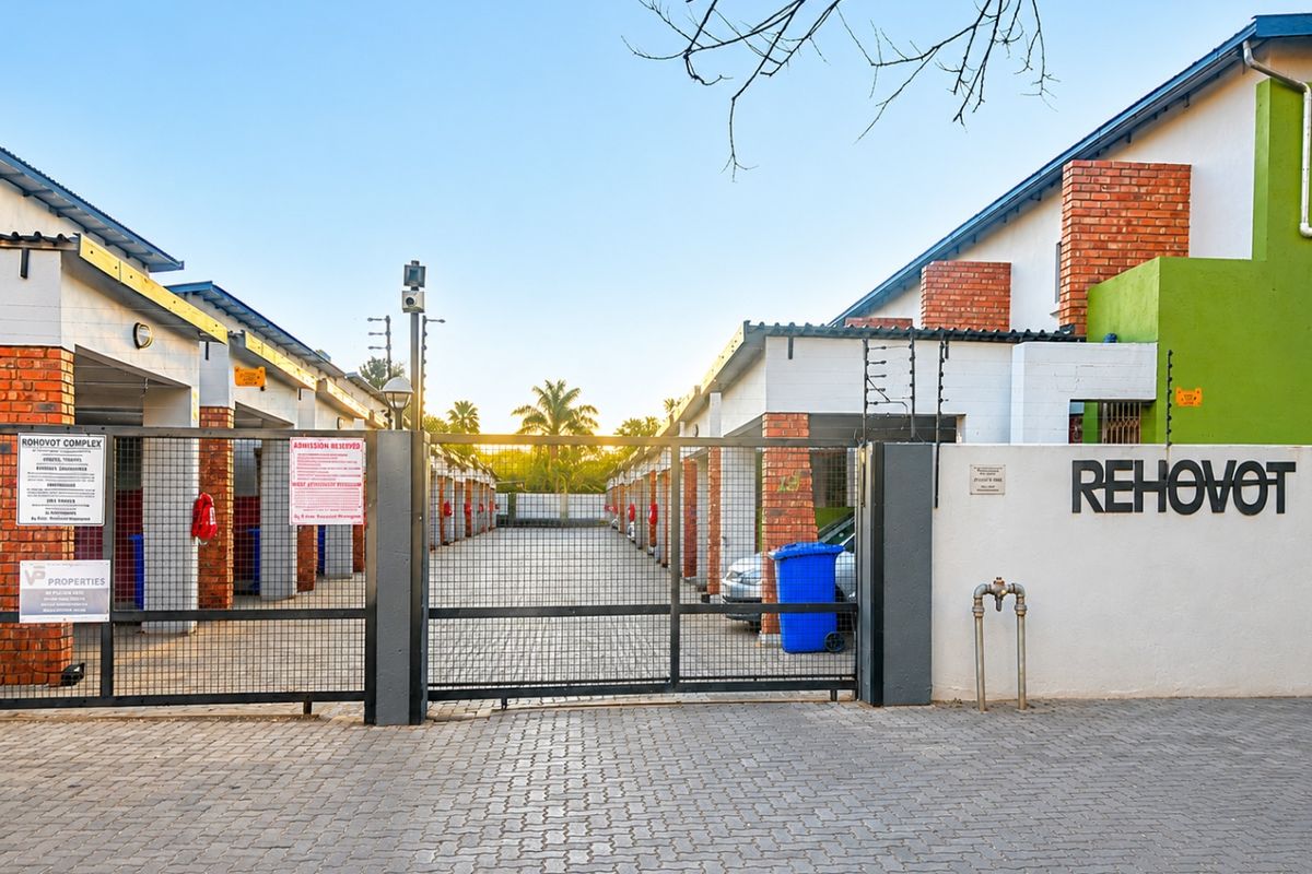 Apartment For Sale In Pretoria - Photo 2