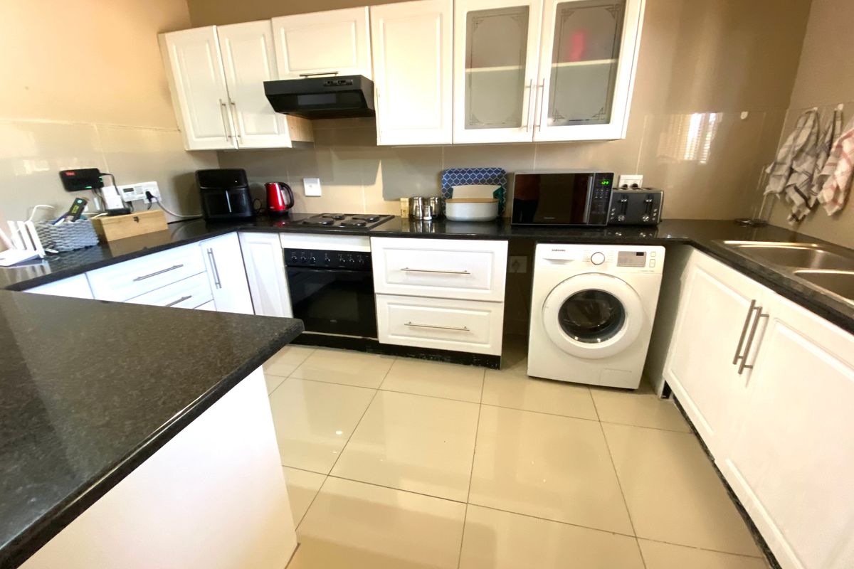 Townhouse For Sale In Midrand - Photo 3