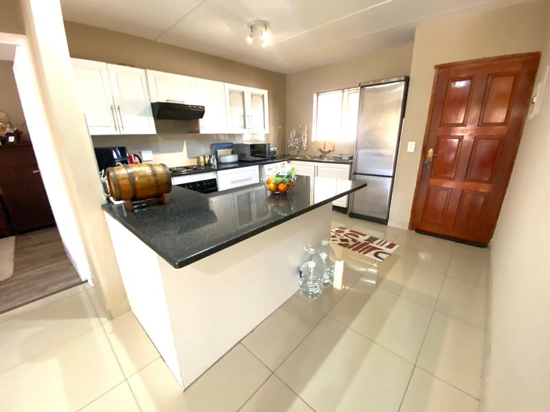 Townhouse For Sale In Midrand - Photo 6
