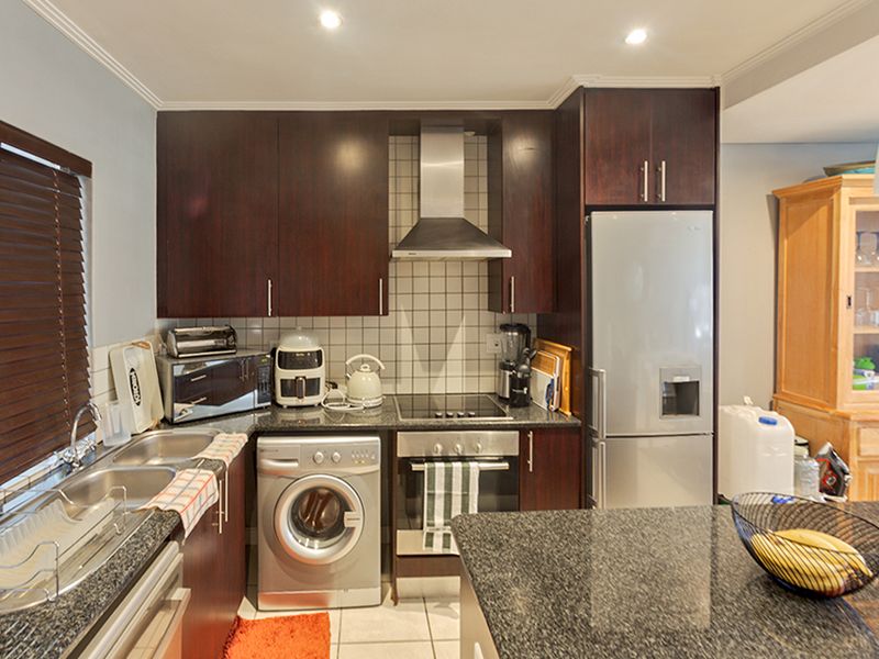 Apartment Rental Monthly In Sandton - Photo 4
