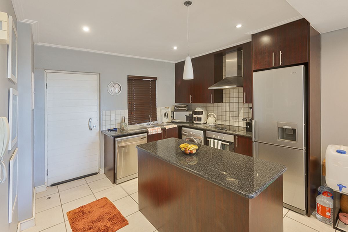 Apartment Rental Monthly In Sandton - Photo 5