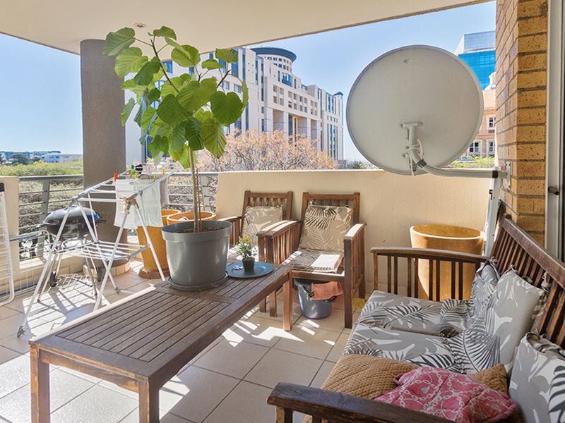 Apartment Rental Monthly In Sandton - Photo 8