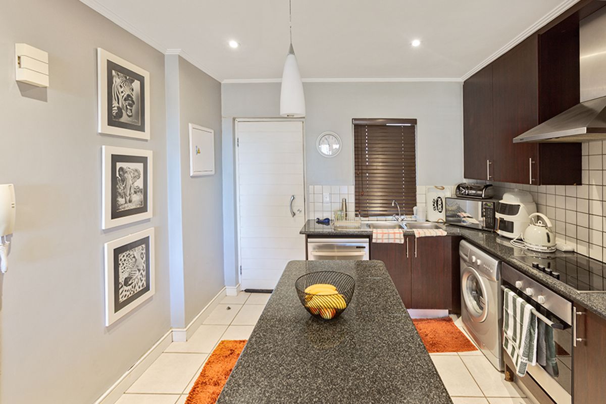 Apartment Rental Monthly In Sandton - Photo 3
