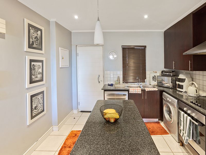 Apartment Rental Monthly In Sandton - Photo 3