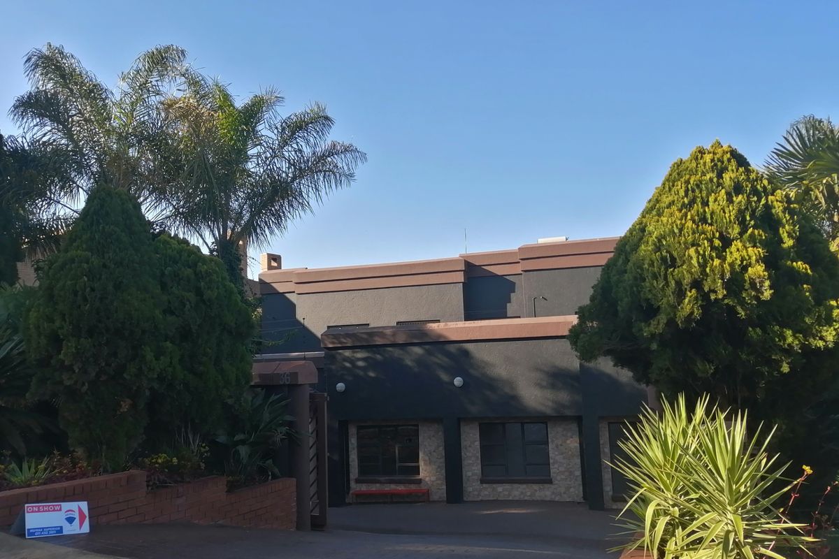 House For Sale In Johannesburg - Photo 2