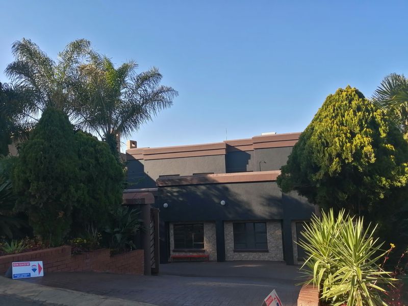 House For Sale In Johannesburg - Photo 2