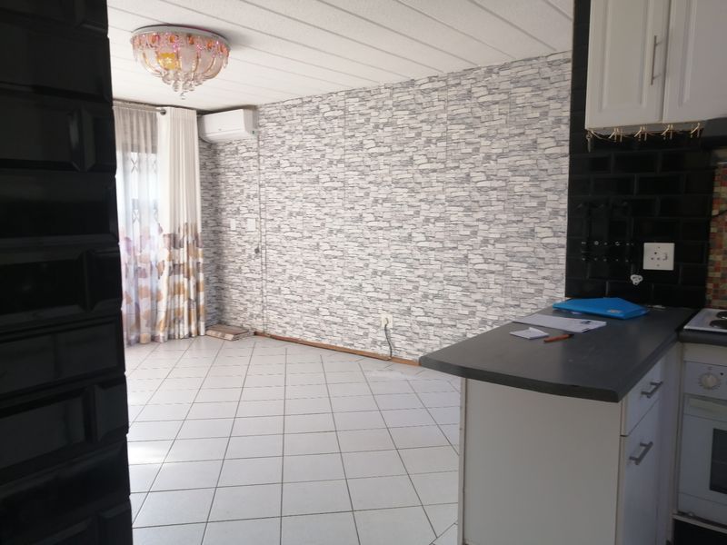 Townhouse For Sale In Johannesburg - Photo 10