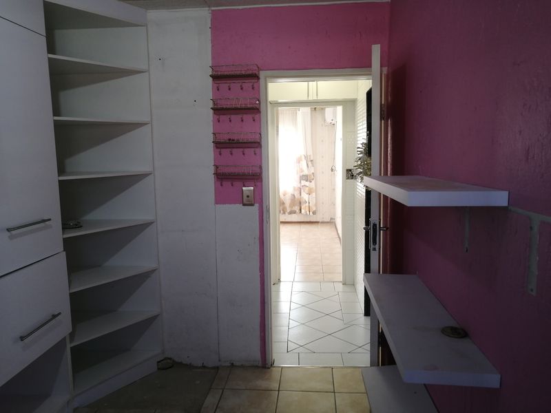 Townhouse For Sale In Johannesburg - Photo 8