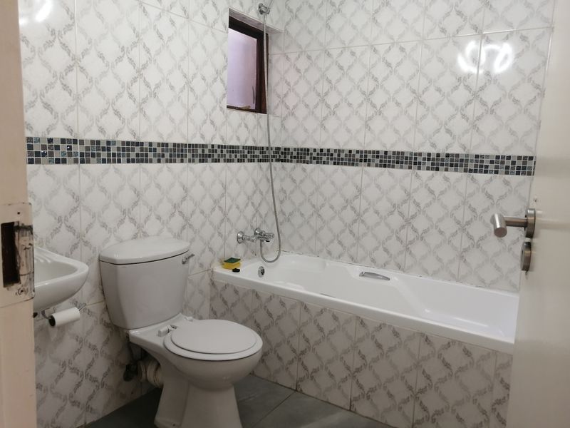 Townhouse For Sale In Johannesburg - Photo 5