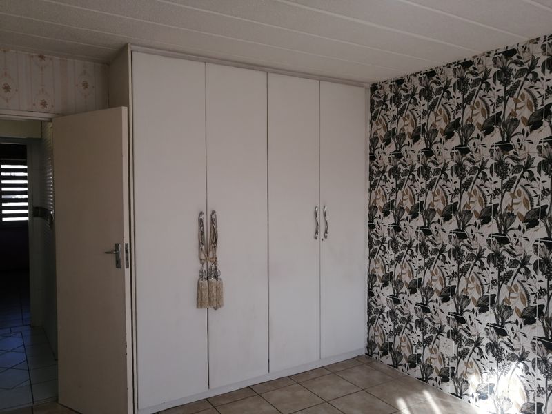 Townhouse For Sale In Johannesburg - Photo 6