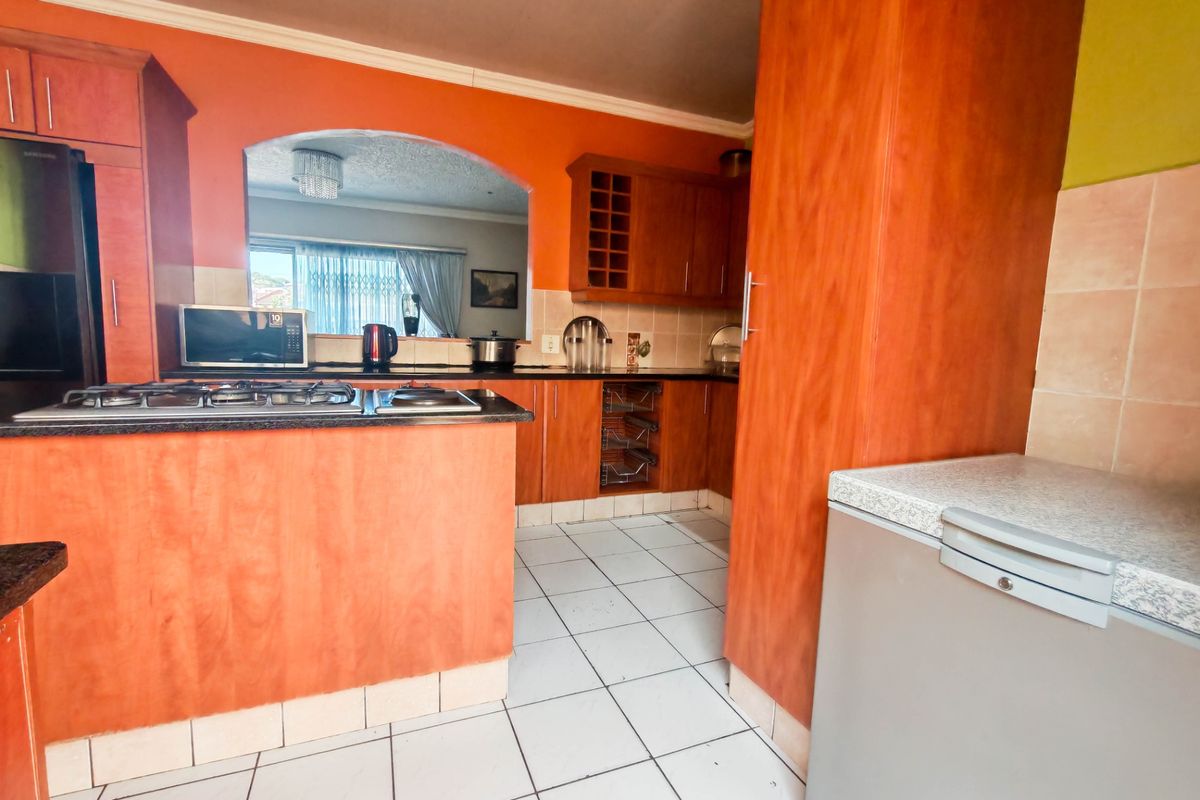 House For Sale In Margate - Photo 4