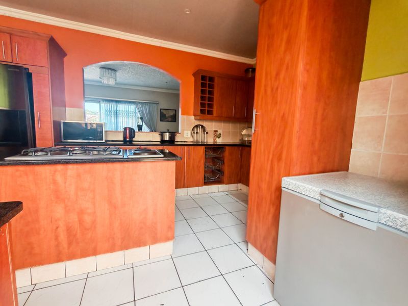 House For Sale In Margate - Photo 4