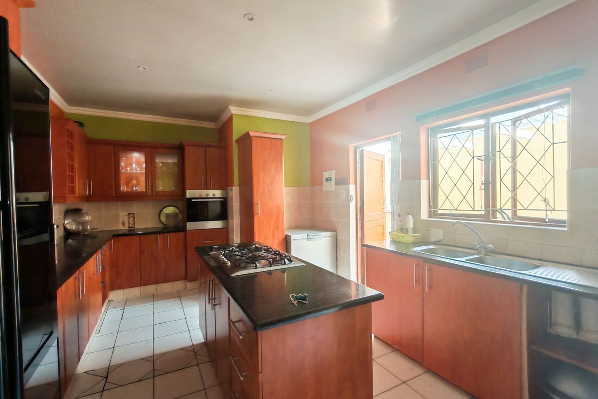 House For Sale In Margate - Photo 3