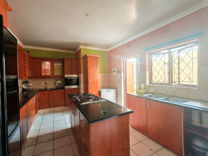 House For Sale In Margate - Photo 3