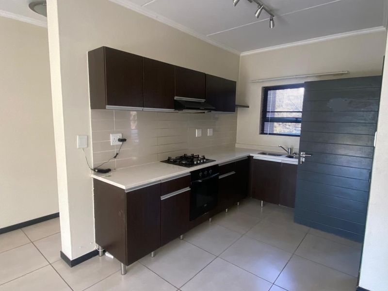 Apartment Rental Monthly In Sandton - Photo 6