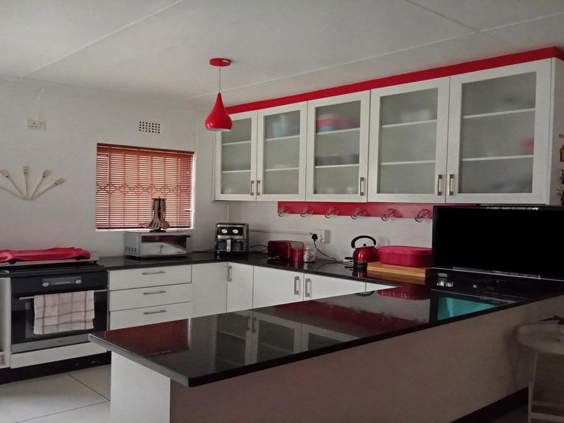 House For Sale In Mitchells Plain - Photo 8
