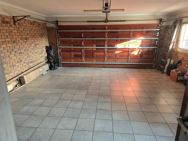 Townhouse For Sale In Rayton - Photo 4