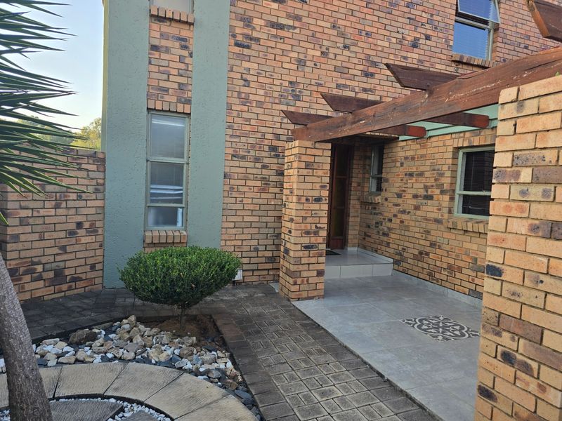Townhouse For Sale In Rayton - Photo 1