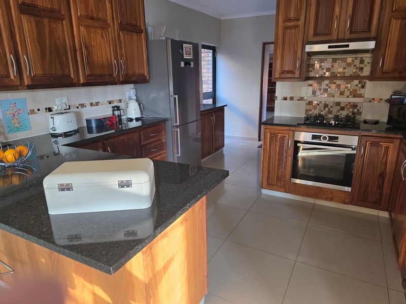 Townhouse For Sale In Rayton - Photo 5