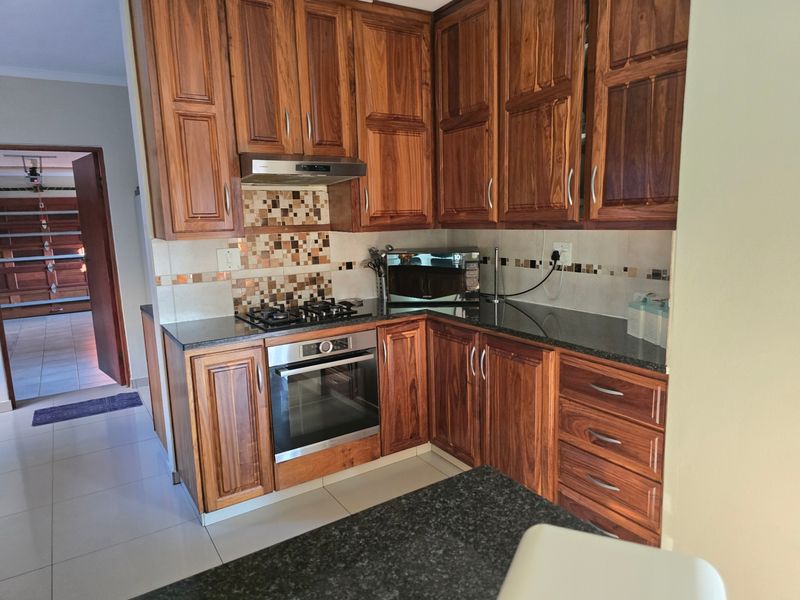 Townhouse For Sale In Rayton - Photo 6