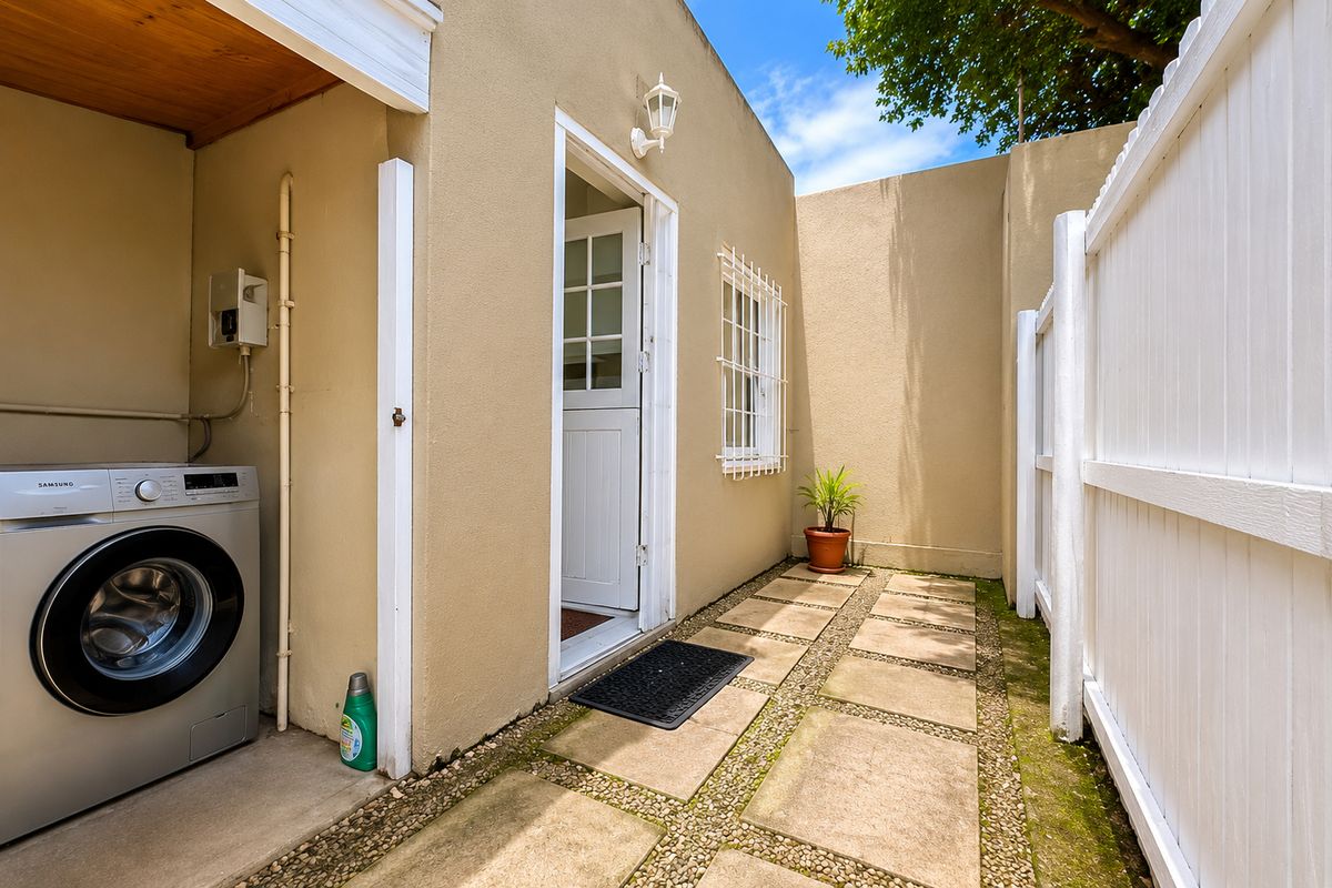 Apartment For Sale In Cape Town - Photo 5