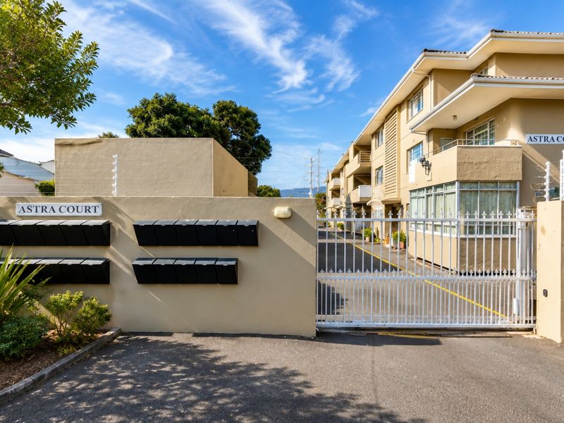 Apartment For Sale In Cape Town - Photo 1