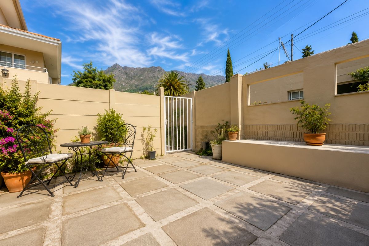 Apartment For Sale In Cape Town - Photo 3