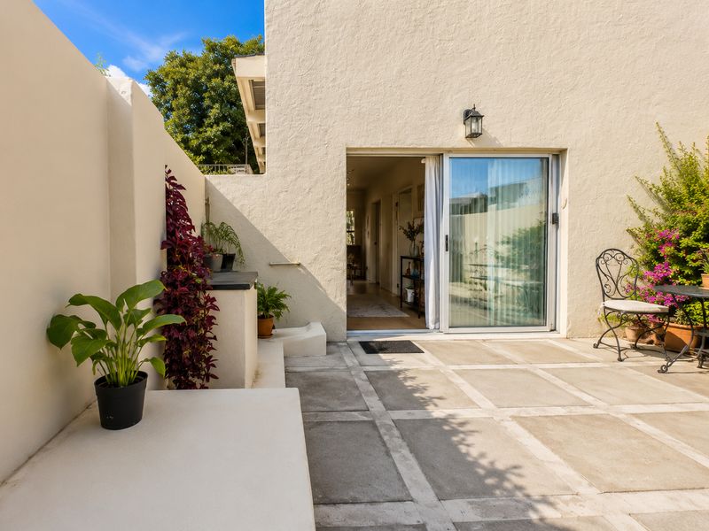 Apartment For Sale In Cape Town - Photo 2