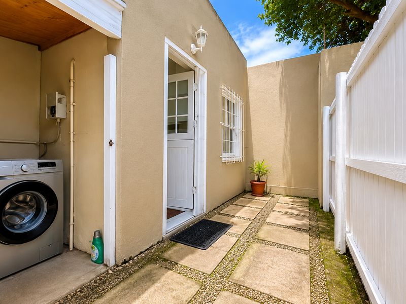 Apartment For Sale In Cape Town - Photo 5