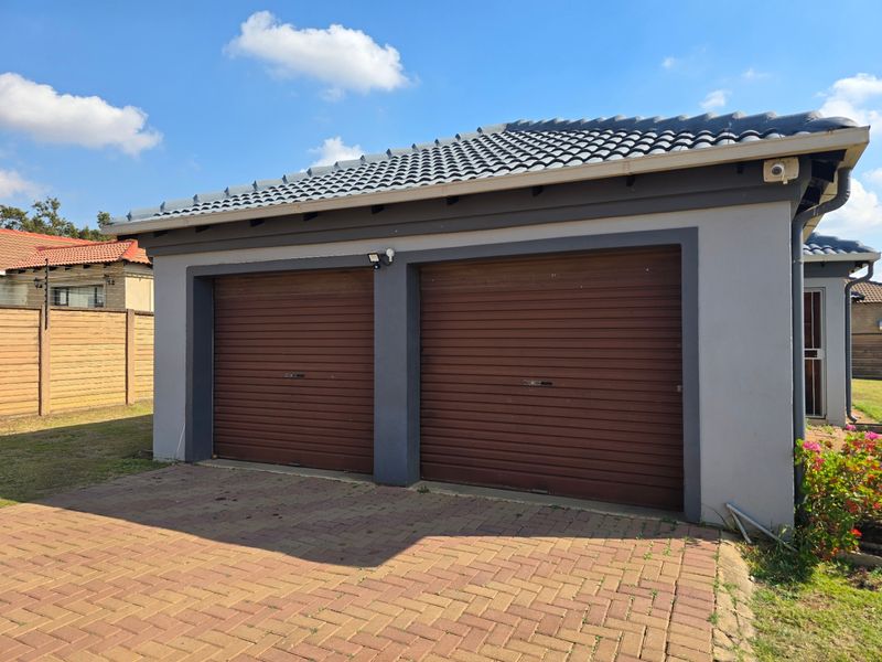 House Pending Sale In Rayton - Photo 3