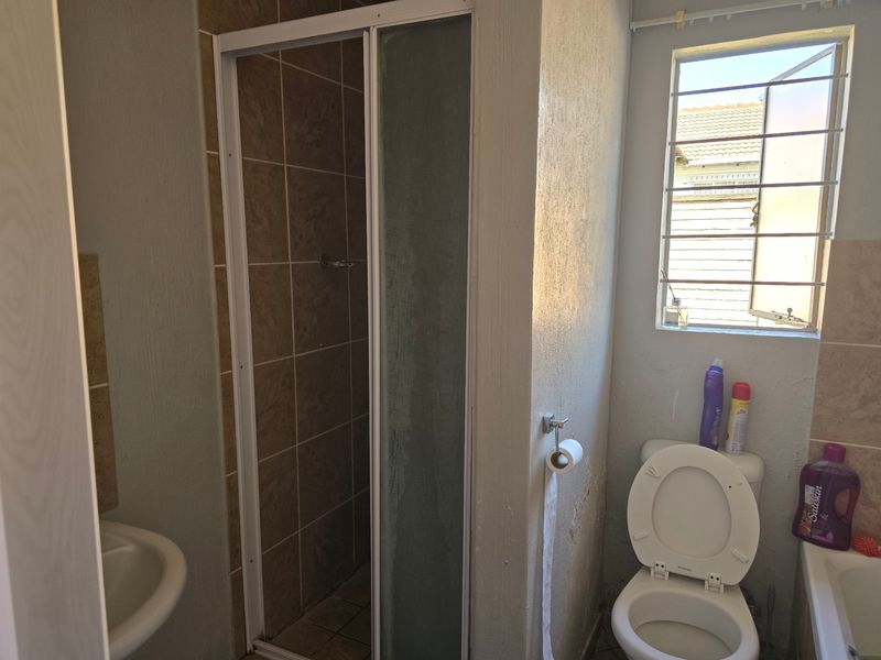 House Pending Sale In Rayton - Photo 10