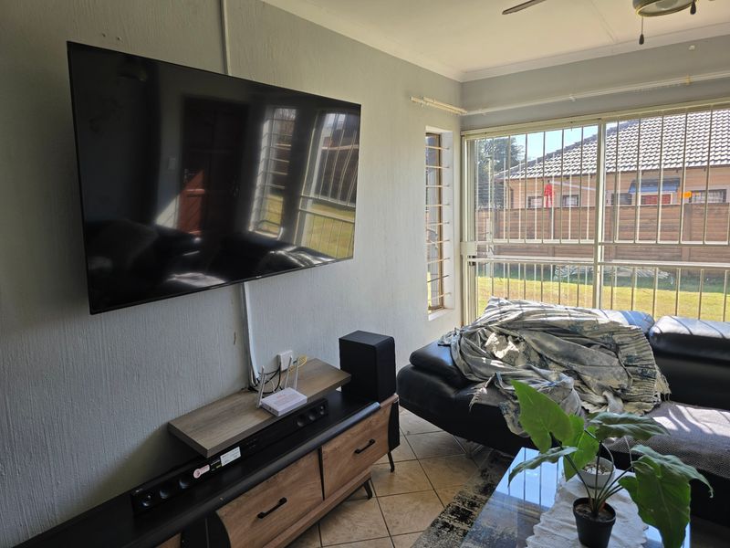 House Pending Sale In Rayton - Photo 6