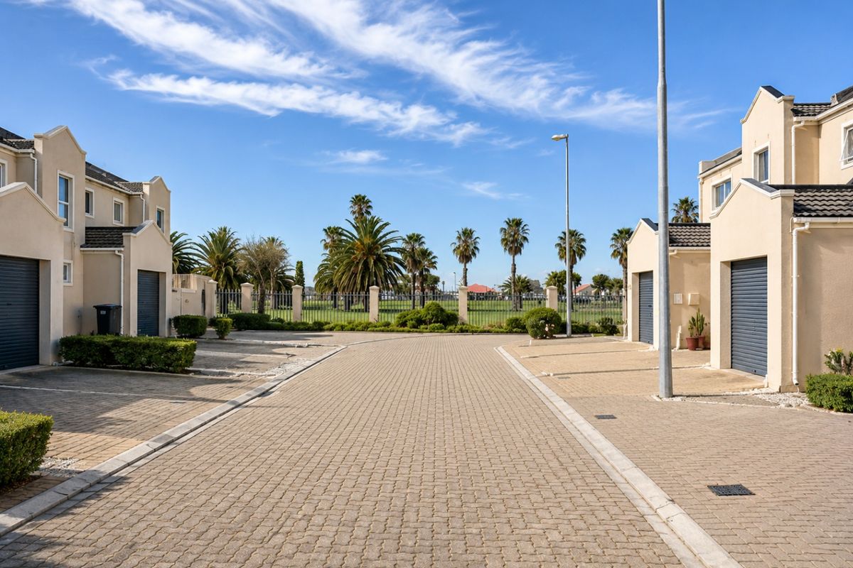 Townhouse Rental Monthly In Cape Town - Photo 3