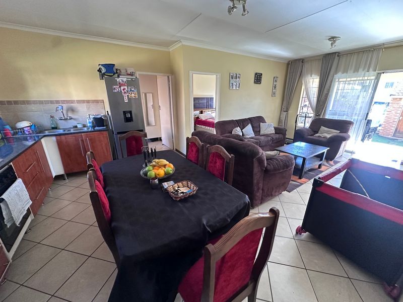 Townhouse For Sale In Midrand - Photo 4