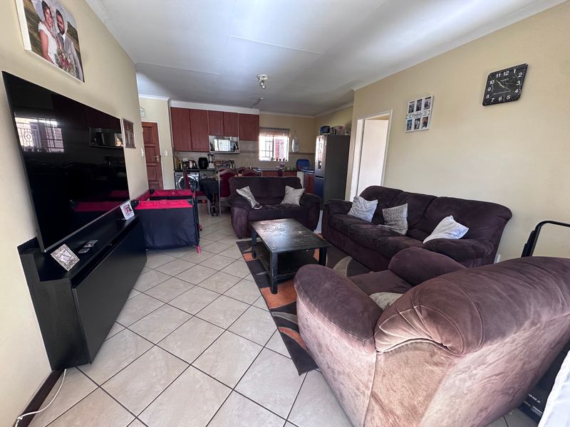 Townhouse For Sale In Midrand - Photo 5