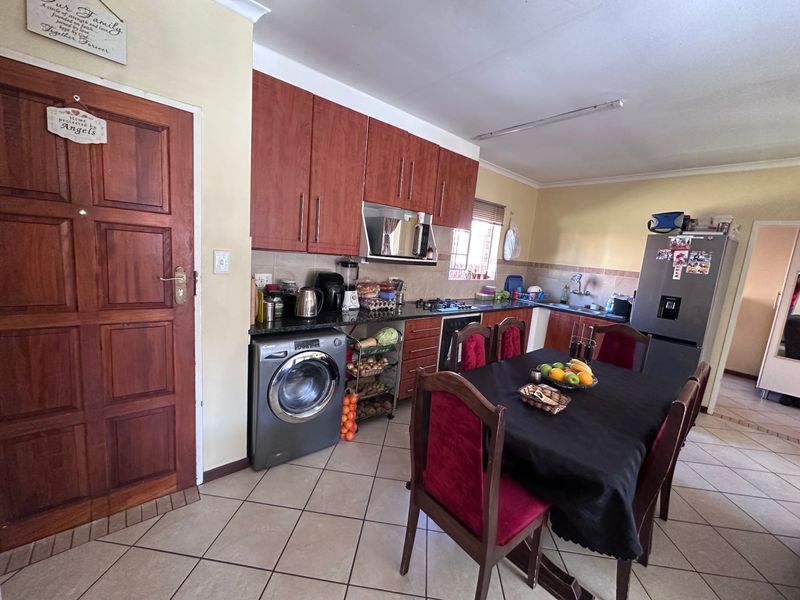 Townhouse For Sale In Midrand - Photo 3