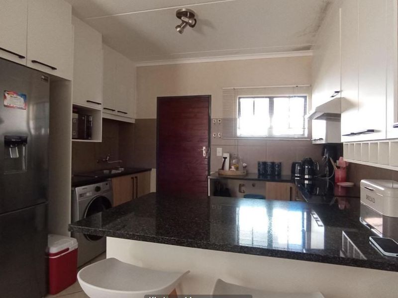 Apartment For Sale In Midrand - Photo 4
