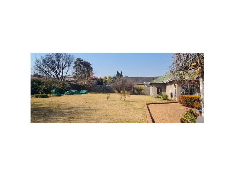 House For Sale In Benoni - Photo 2