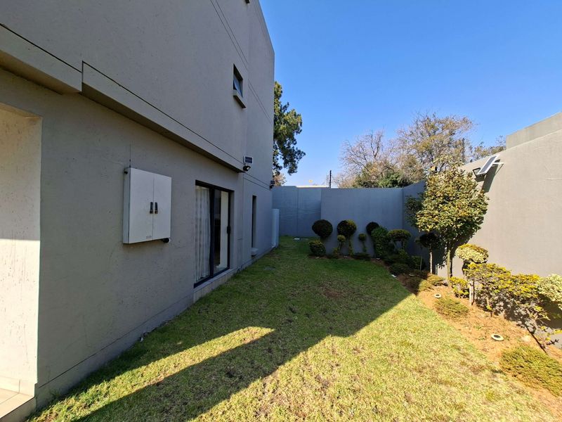Apartment Rental Monthly In Sandton - Photo 3