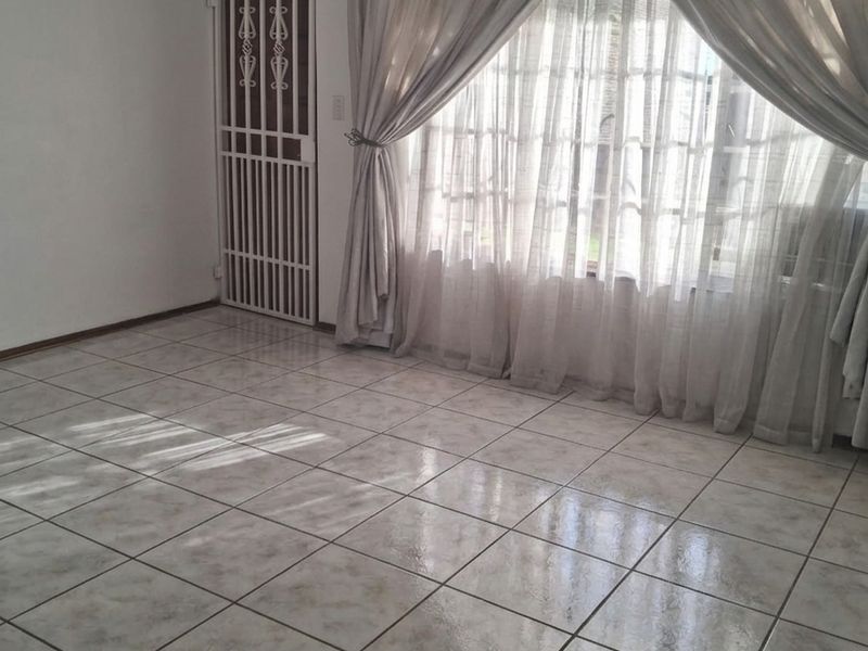 Townhouse For Sale In Kempton Park - Photo 2