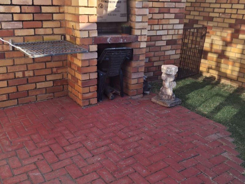 Townhouse For Sale In Kempton Park - Photo 8