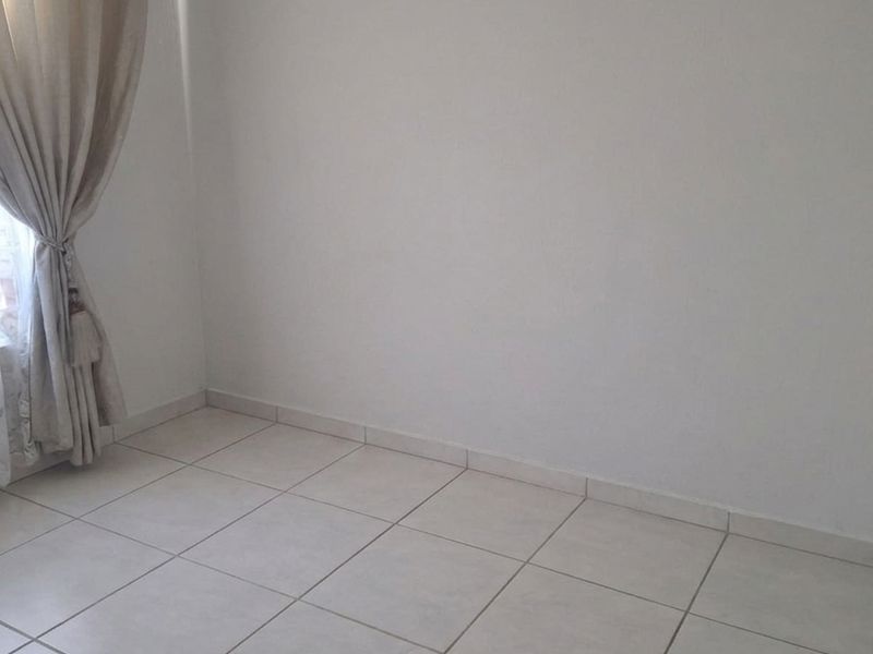 Townhouse For Sale In Kempton Park - Photo 3