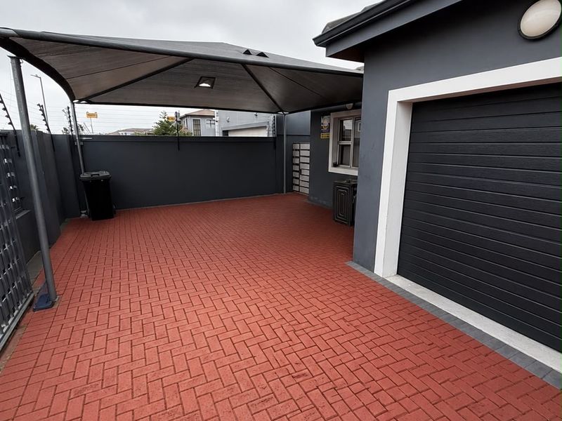 House Rental Monthly In Blouberg - Photo 1