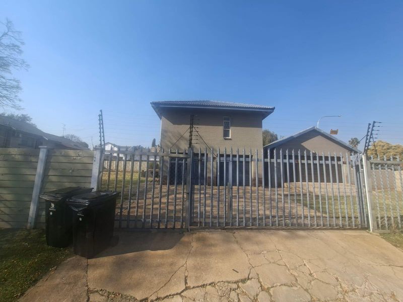 House Rental Monthly In Edenvale - Photo 2