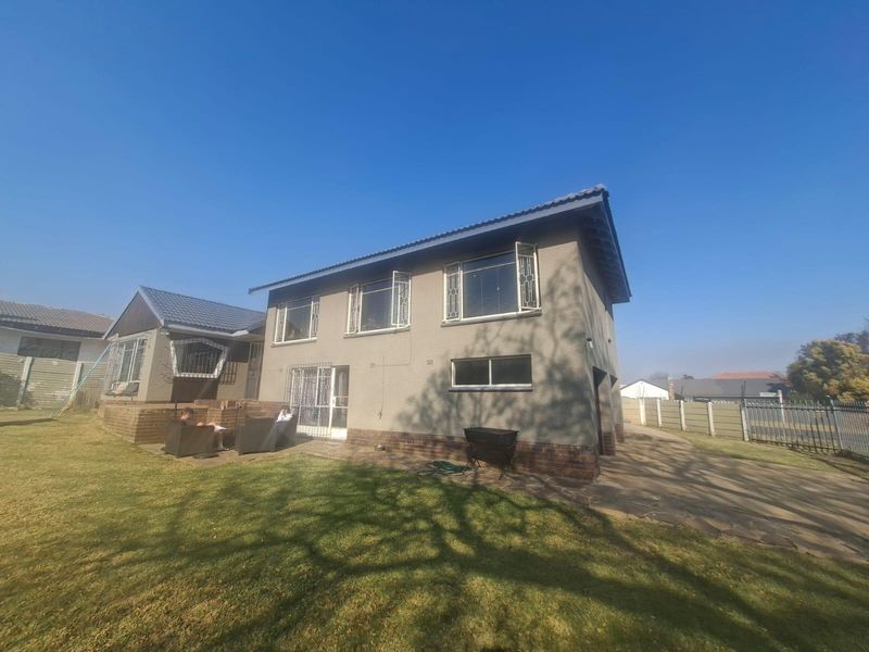 House Rental Monthly In Edenvale - Photo 1
