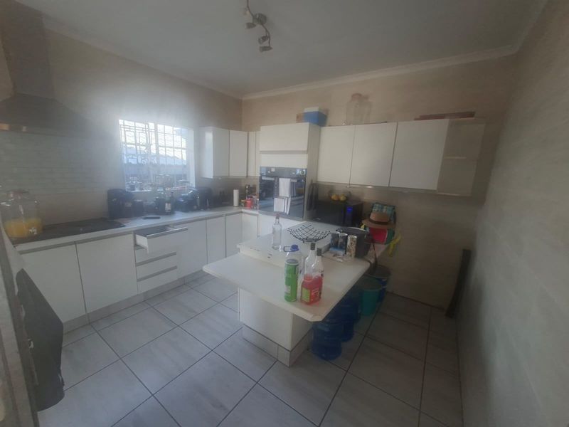 House Rental Monthly In Edenvale - Photo 8
