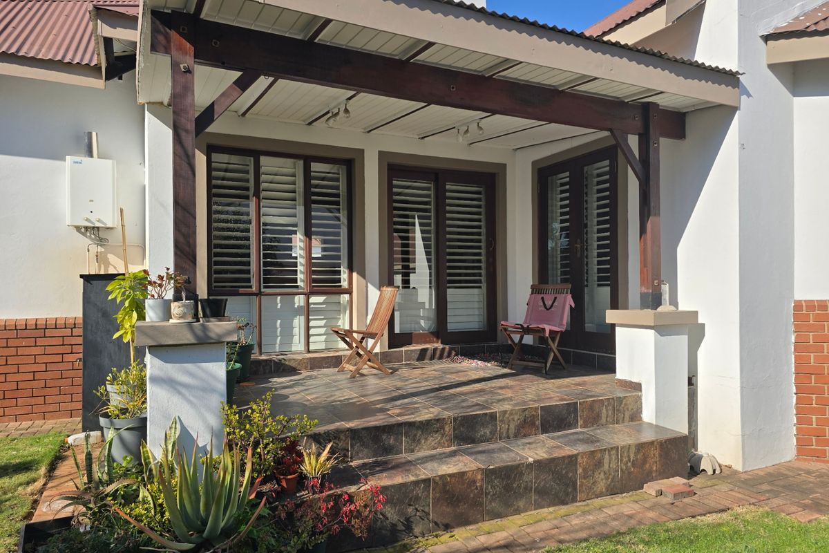 Townhouse For Sale In Cullinan - Photo 2