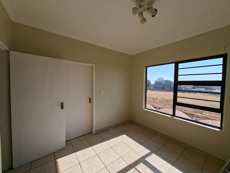 Apartment For Sale In Roodepoort - Photo 10