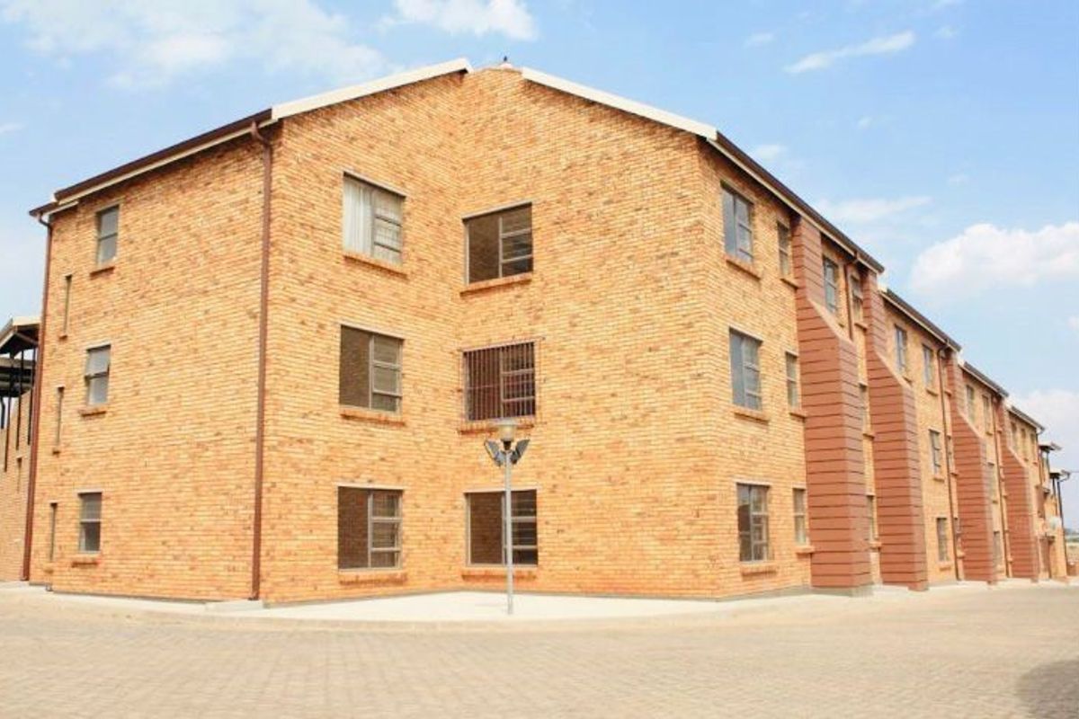 Apartment For Sale In Roodepoort - Photo 4