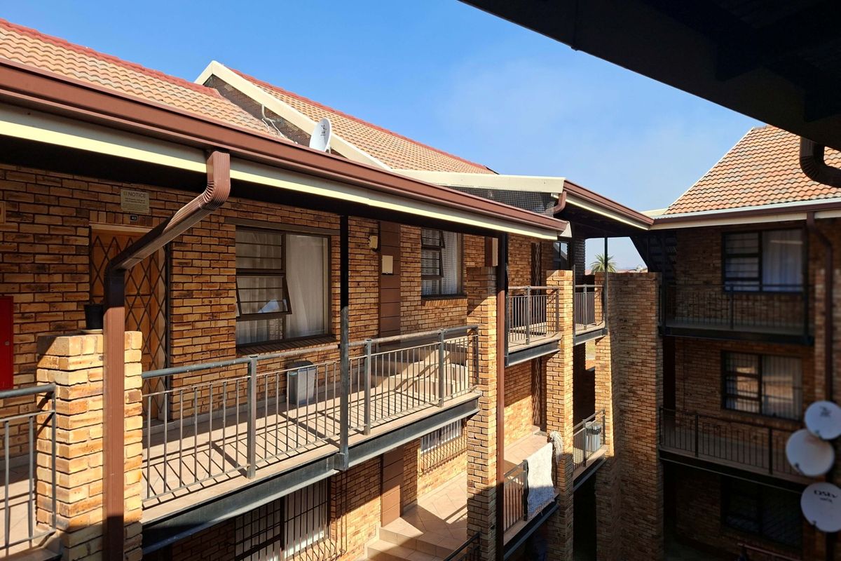 Apartment For Sale In Roodepoort - Photo 3
